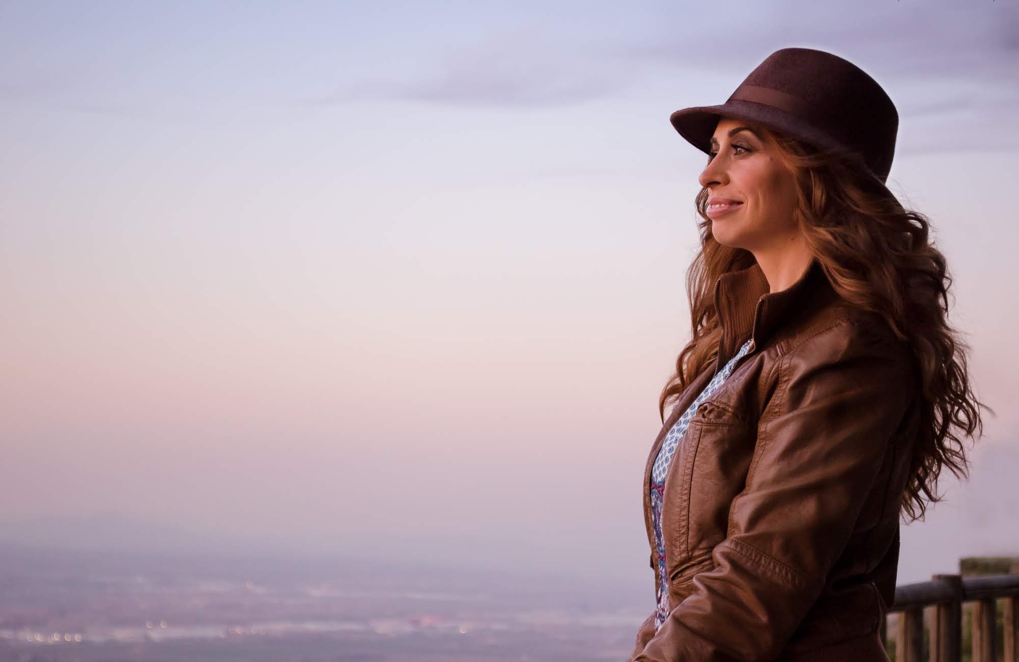 Profesional de la belleza sonriendo